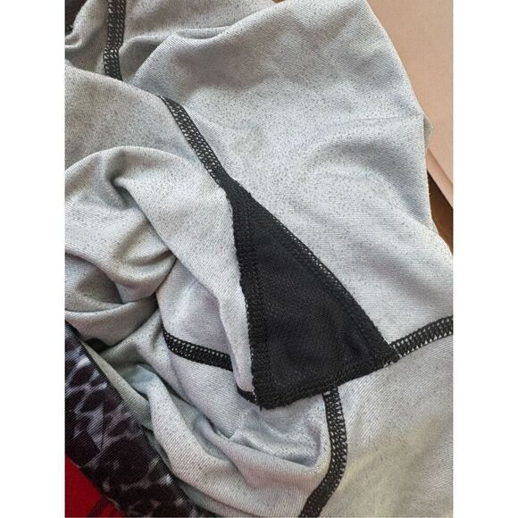 ATHLETA Chaturanga High Rise Black/Gray Cobra Snake Print Leggings size S - Picture 8 of 13